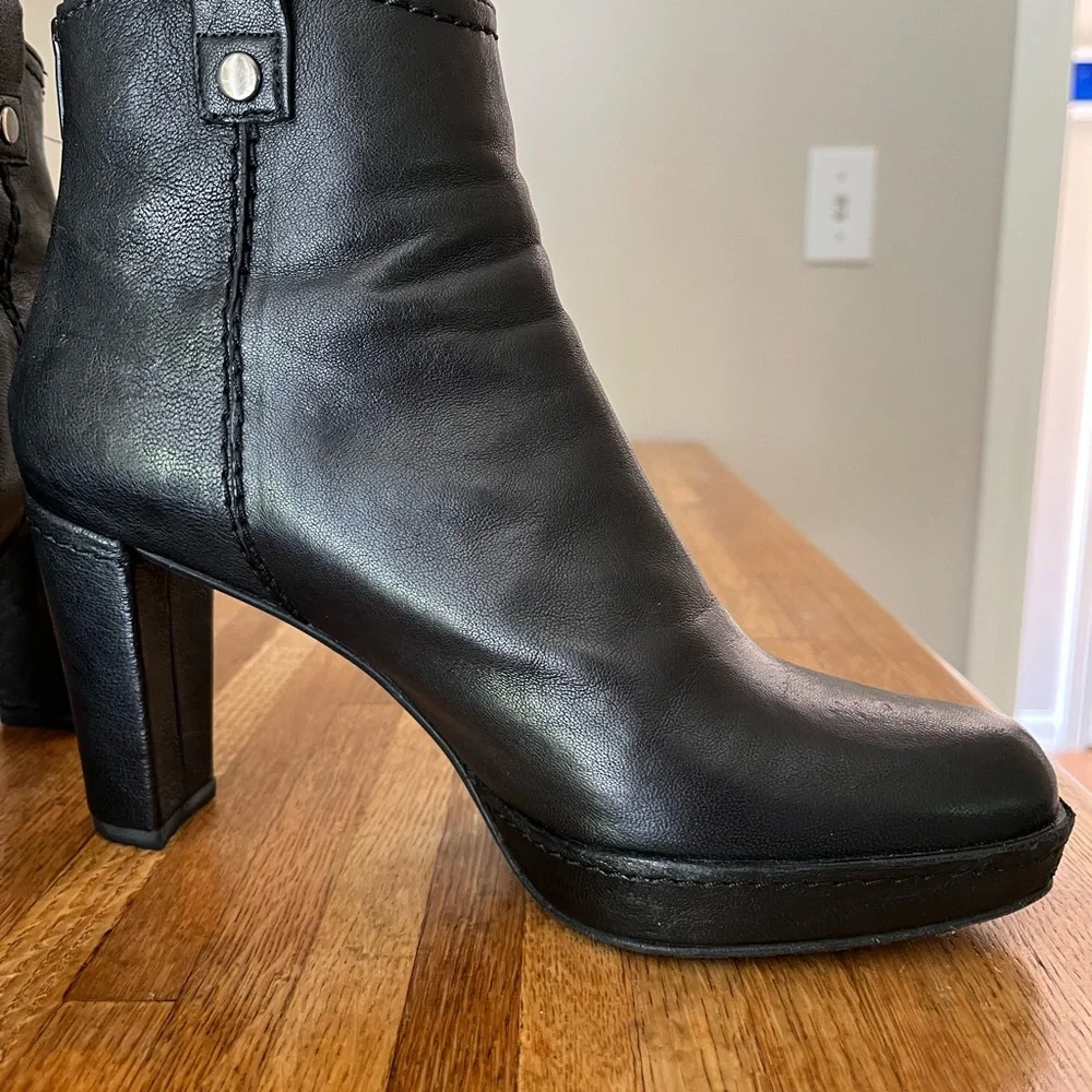 STUART WEITZMAN PLATFORM BOOTIE